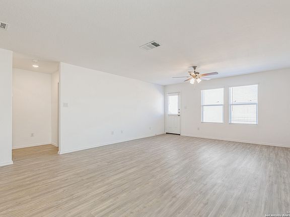 5th image of 415 BUTTERFLY BUSH CT