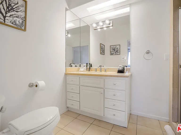 8507 Franklin Ave — Photo 34