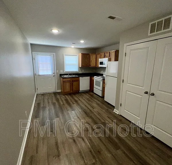 729 Fisher Ferry St #C — Photo 3