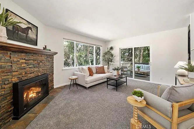 entry way view to left