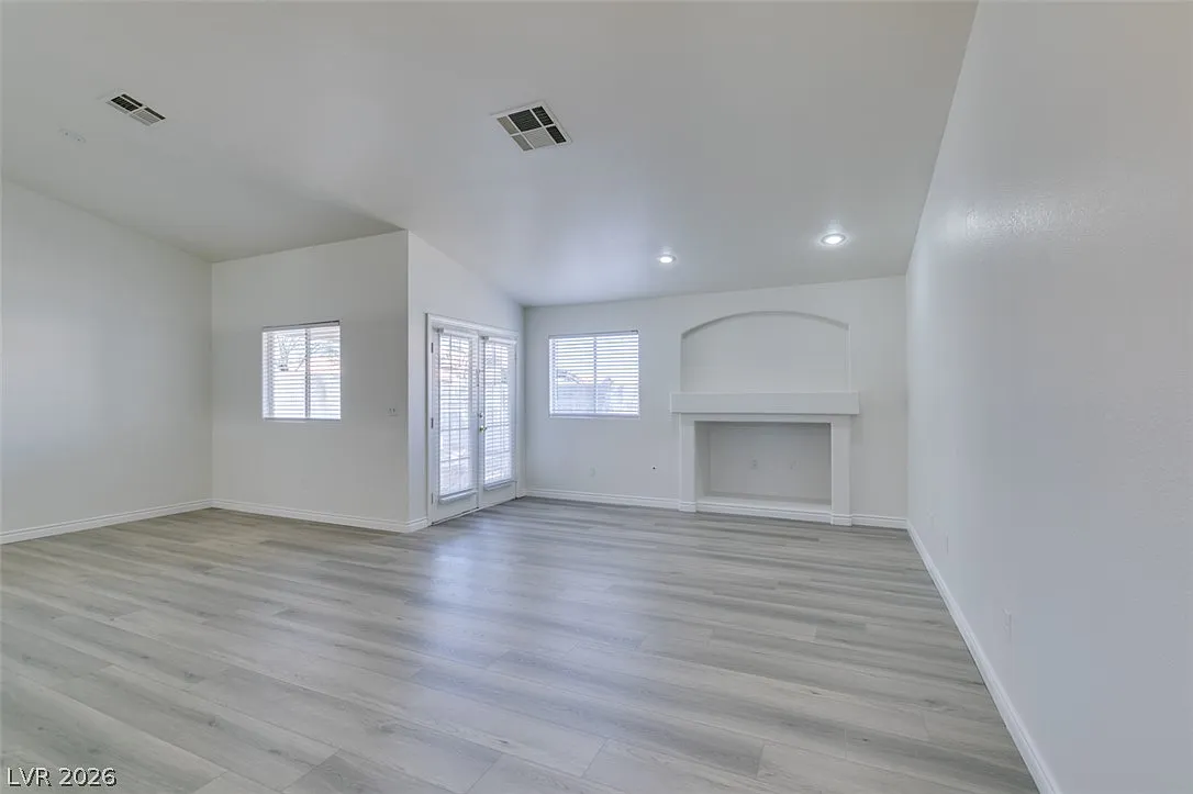 4 bed, 2.0 bath, 1619 sqft, $2,095 — Photo 4