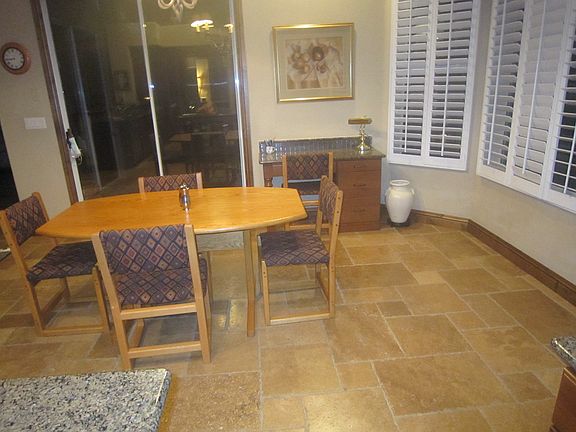 Eat-in Kitchen & Desk
