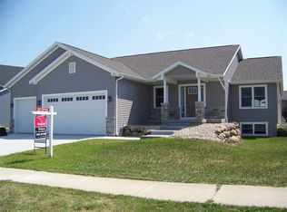 609 Hilldale Ln, Stoughton, WI 53589