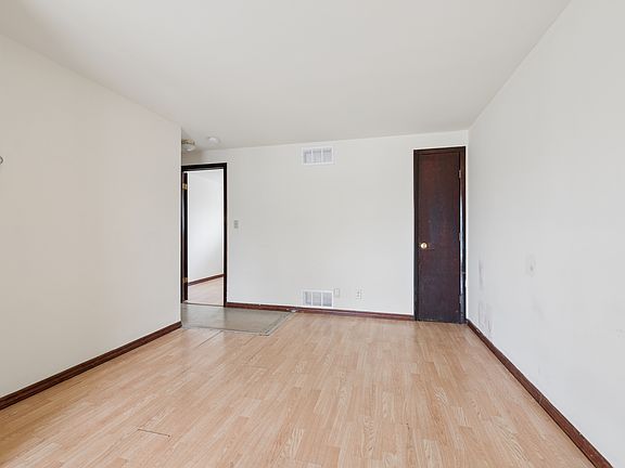 4th image of 135 N Lincolnway #6A