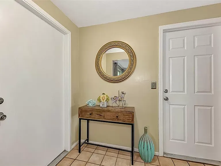 1329 Nantucket Rd — Photo 14