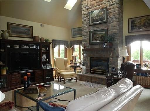 2nd image of 3029 Hilltop Dr