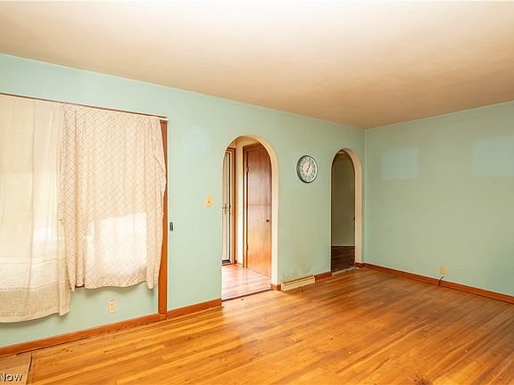 3rd image of 11817 Lincoln Way NW