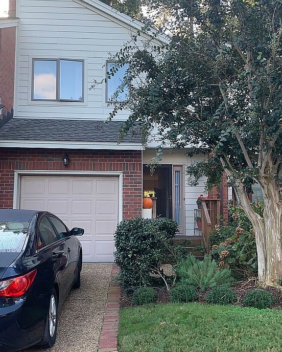 1st image of 704 Coquina Ln