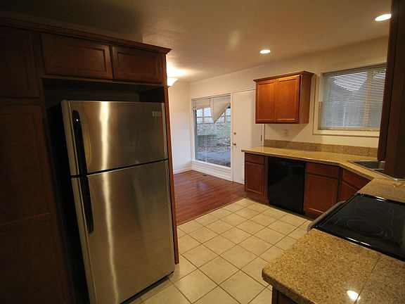 3rd image of 175 Alice Ave S
