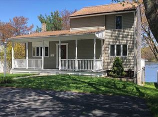 10 Beechwood Rd, Lynnfield, MA 01940