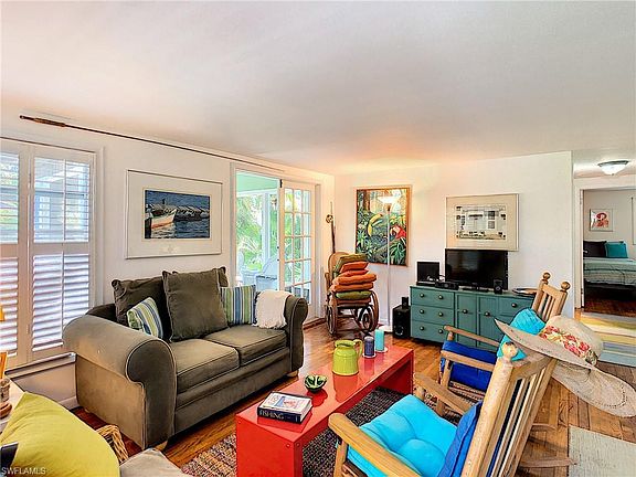3rd image of 209 Dakota Ave
