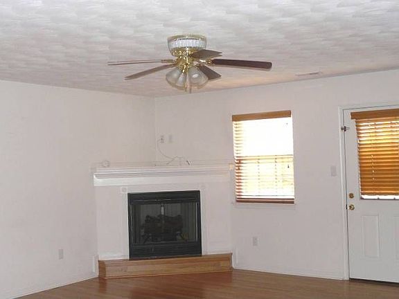 Family room FP