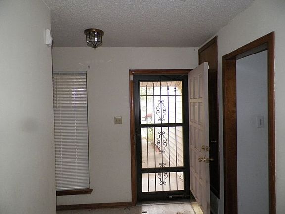2nd image of 4822 NE Winfield Cir
