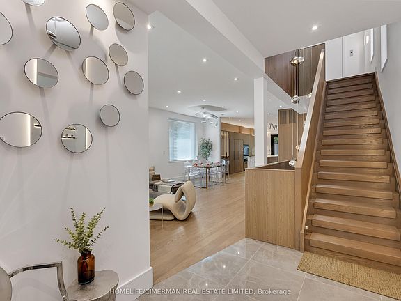 3rd image of 124 Lyndhurst Ave