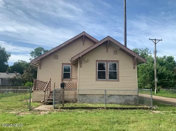 452 11th St SE, Huron, SD 57350