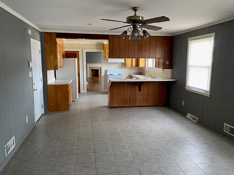 6909 White Horse Rd — Photo 8