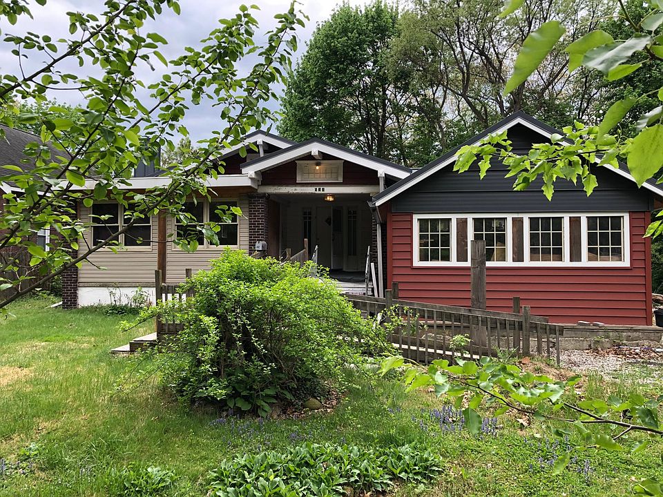 2nd image of 524 Carpenter St