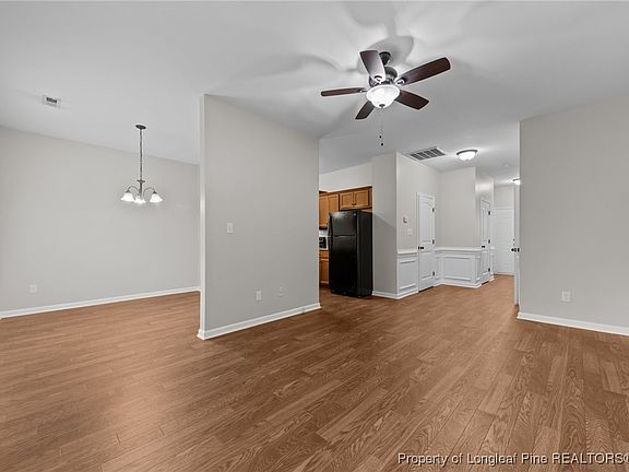 5th image of 122 Burgess Ln