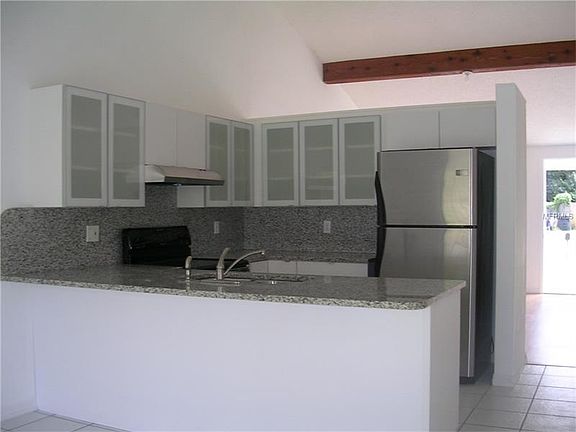 3rd image of 16020 Woodpine Dr