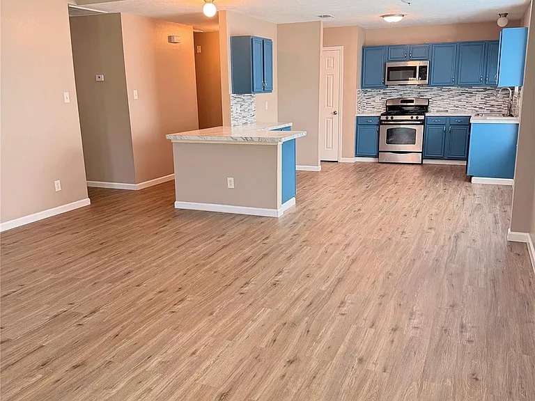 4817 Falcon Forest Dr — Photo 7