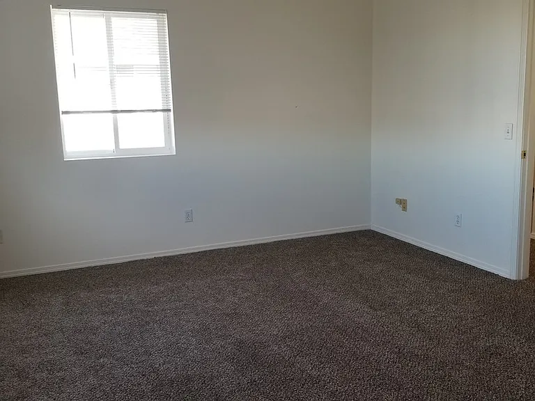 1744-1746 W Peninsula Dr — Photo 11