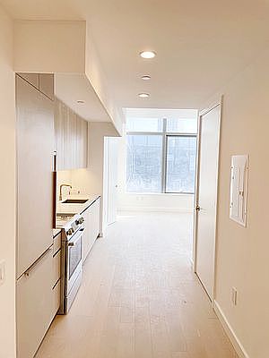 4th image of 3 Court Sq APT 603