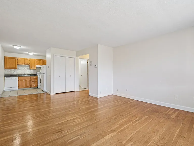 Gardner Street Apartments — Photo 26