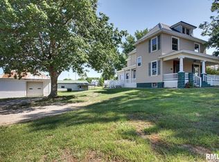 317 W Collins St, Mendon, IL 62351