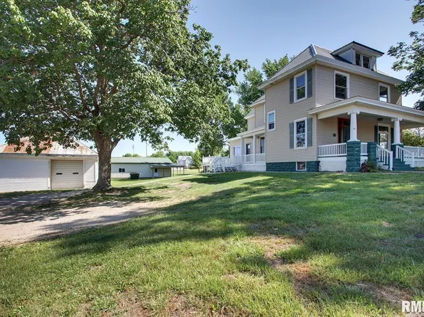 317 W Collins St, Mendon, IL 62351