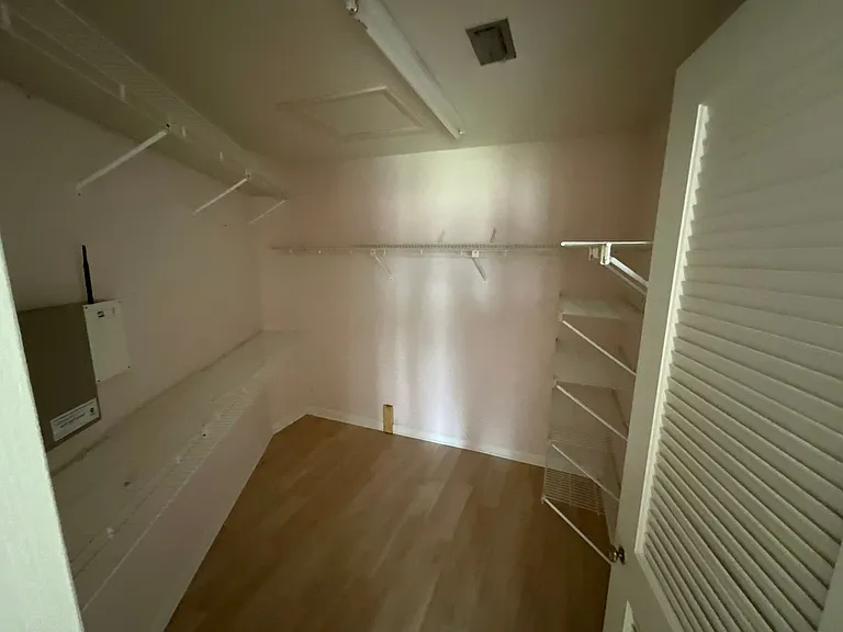 4050 Linwood Dr — Photo 10