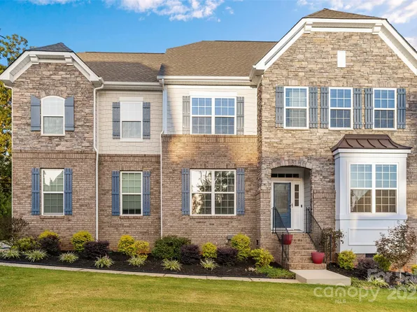 16001 Arabian Mews Ln, Charlotte, NC 28278