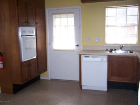 3rd image of 572B Sheffield Ct