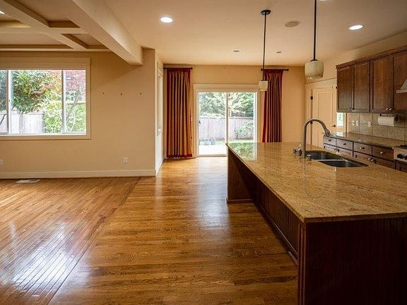 5th image of 11050 Muirwood Way NE