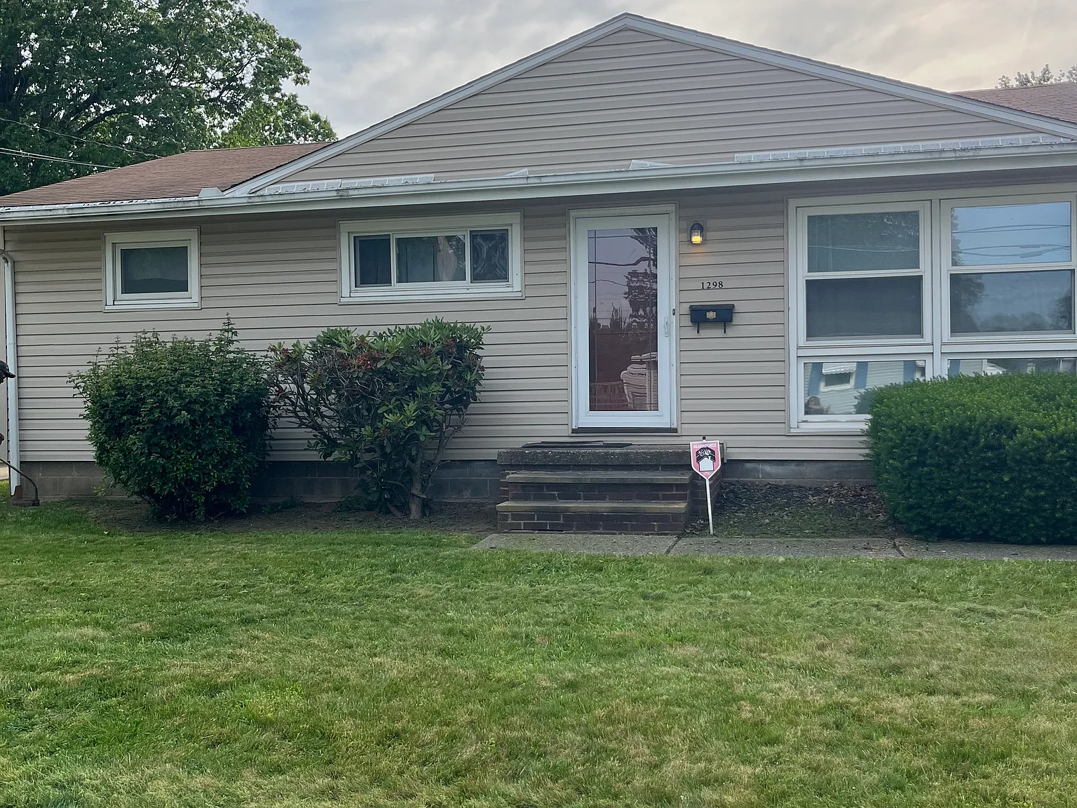 3 bed, 1420 sqft, $1,400 — Photo 1