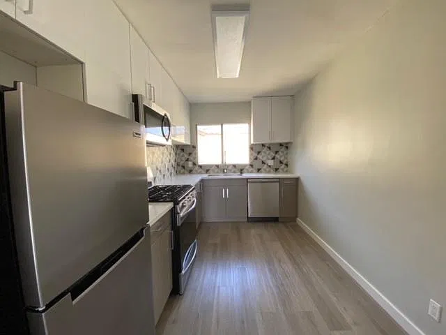 Studio, 400 sqft, $1,695 — Photo 3
