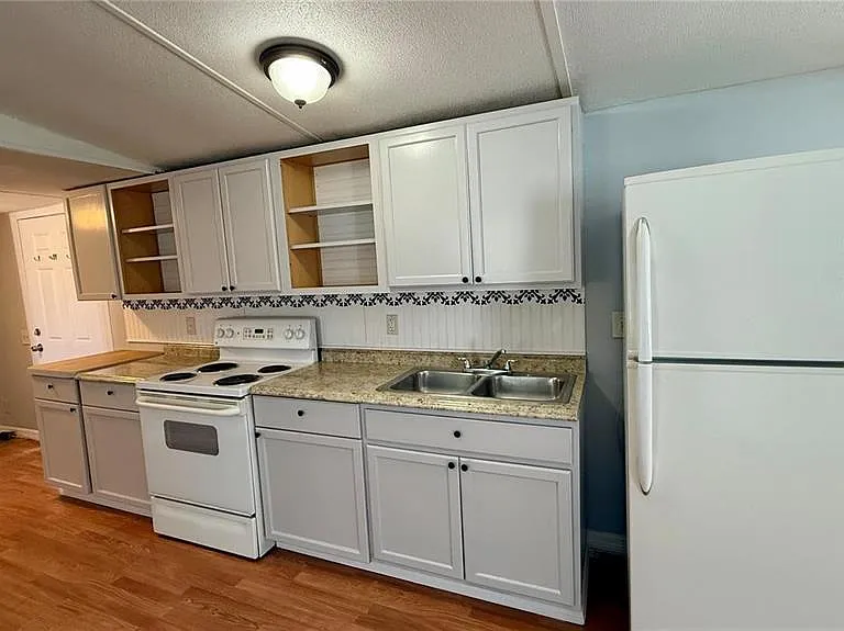 639 Ellison Pkwy — Photo 3