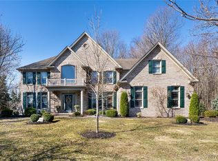 2 Soldier Wood Cir, Orchard Park, NY 14127