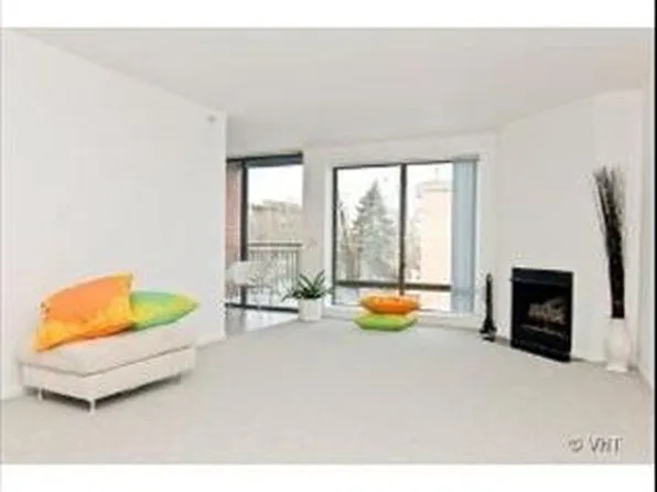 1633 2nd St APT 402, Highland Park, IL 60035