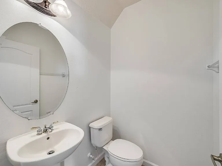 733 Ventura Dr — Photo 7
