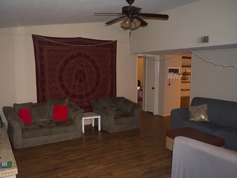 1301 Haines Dr — Photo 4