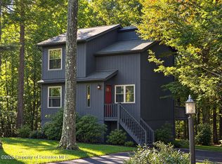 146 Country Club Dr, Gouldsboro, PA 18424