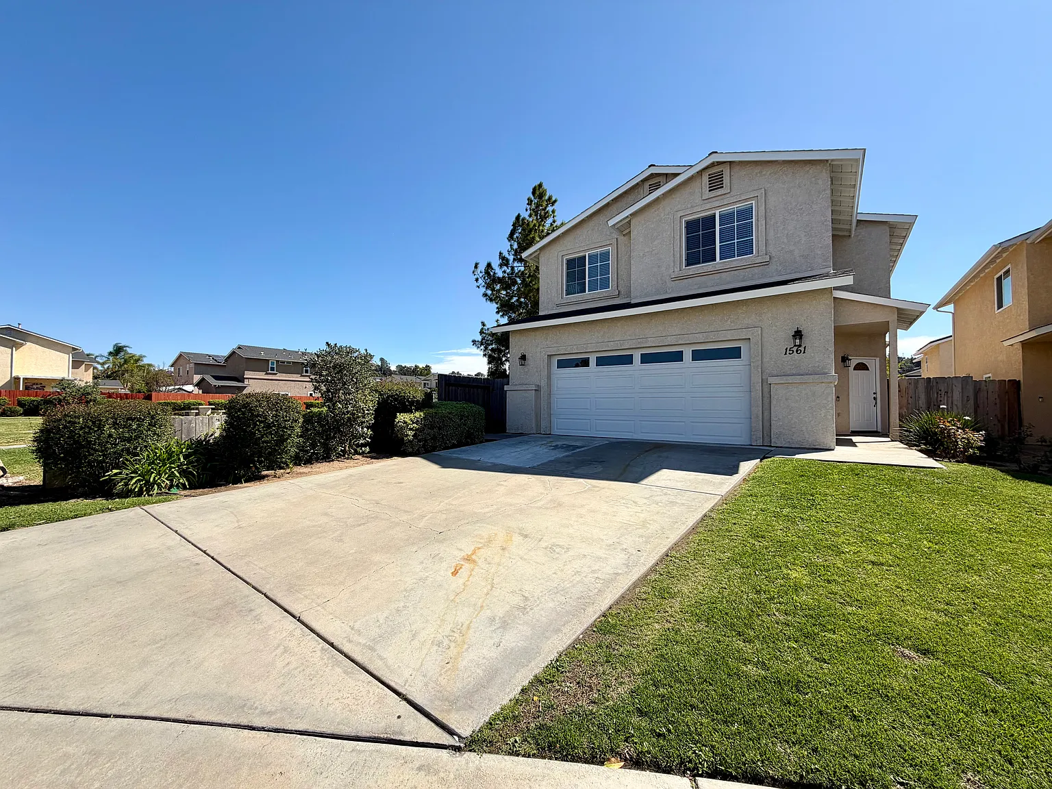 1561 Rebecca Ln — Photo 2