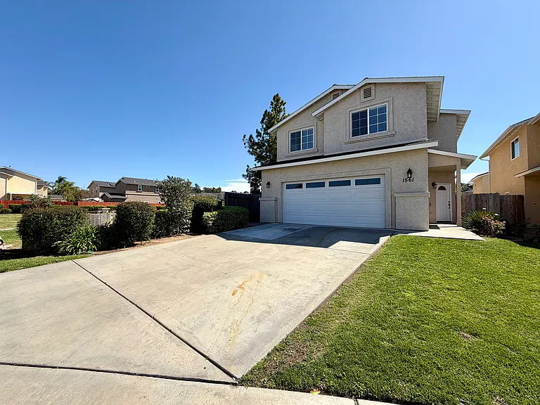 1561 Rebecca Ln — Photo 2