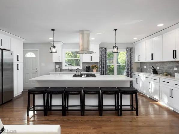 1521 Maple Ave, Downers Grove, IL 60515