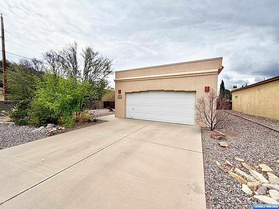 3rd image of 401 Chavez Ln