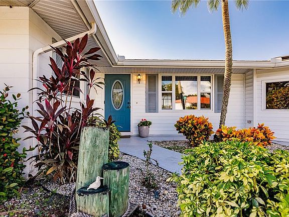 4th image of 231 E Tarpon Blvd NW