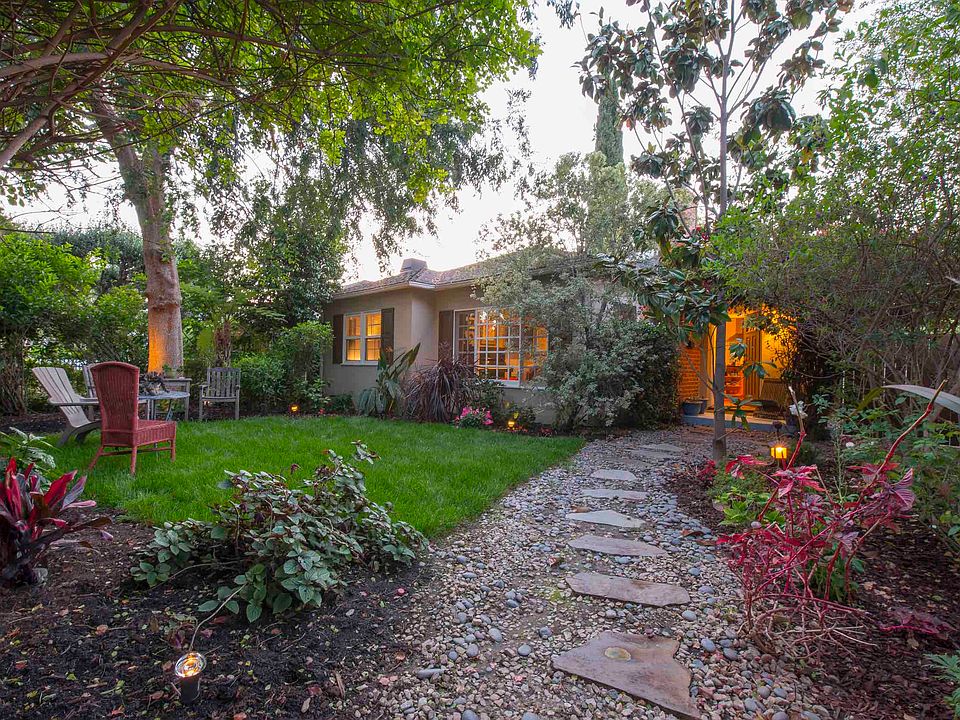 Secluded Privacy Entrance