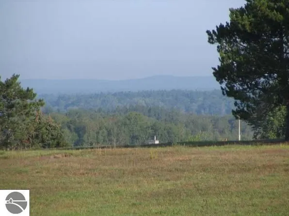 LOT 6 S Meadow Dr, Cadillac, MI 49601