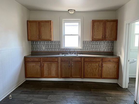 2nd image of 1132 E Lovejoy St #198