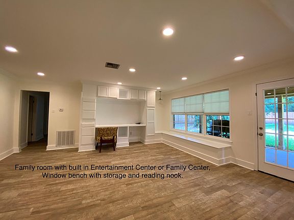 3rd image of 404 Elmwood Dr